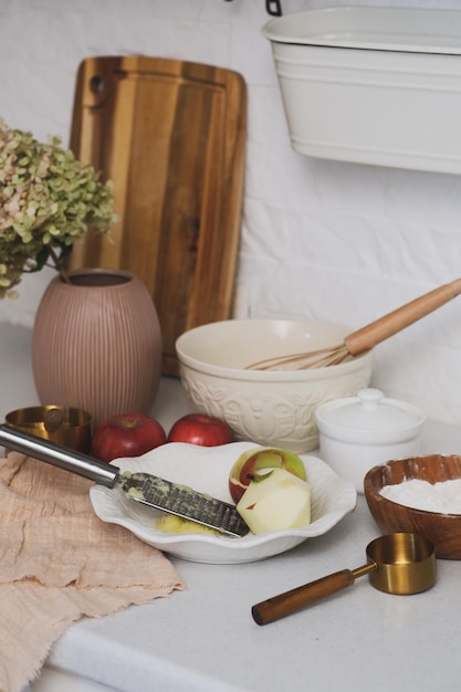 Kuchenny blat z naczyniami